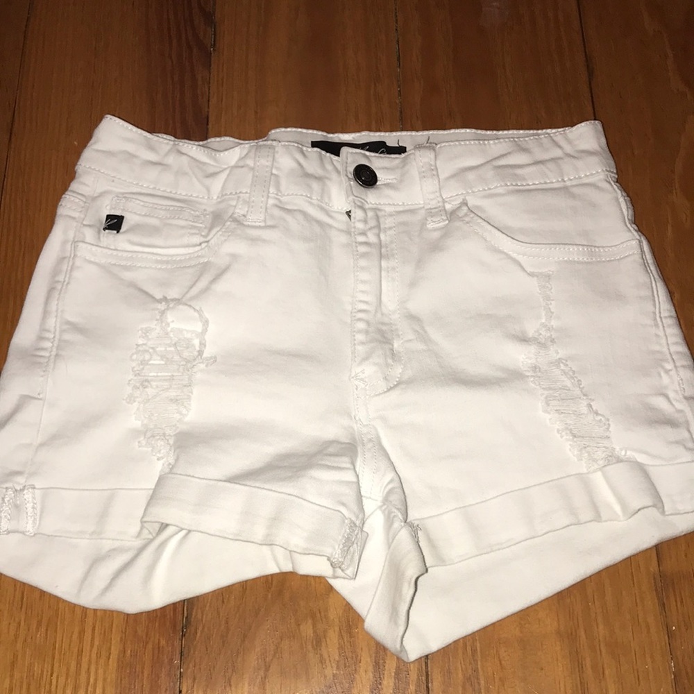 kancun distressed shorts